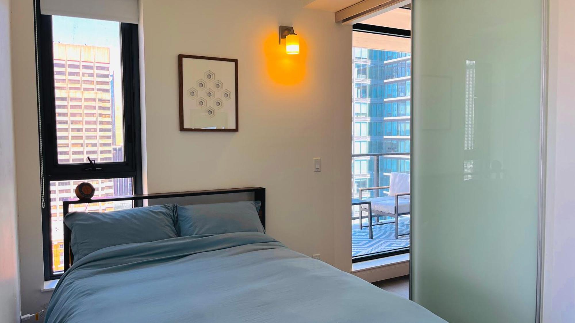 Luxury Downtown Sunset Getaway - Your Home Away From Home - Fully Stocked Kitchen, Gym, Balcony, Free Parking Калгари Экстерьер фото